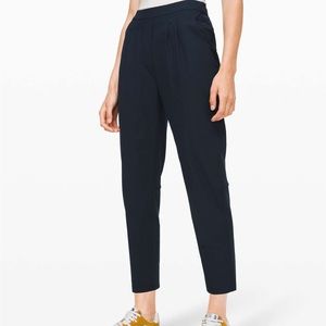 Lululemon Essential High-Rise Trouser Size 8 in True Navy